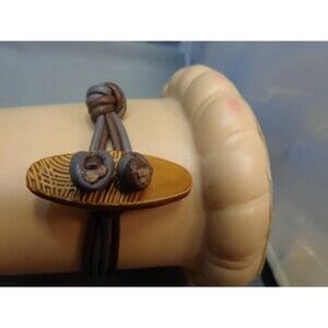 Men's Itailian hand knot grey/brown leather Carved Wood toggle button Bracelet